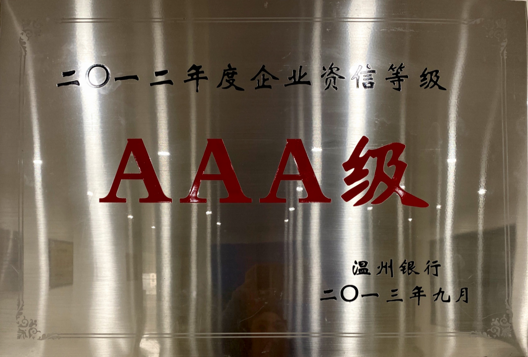 2013.9